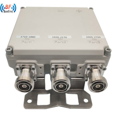 실내/외부 IP65 3 대역 조합기 1710-1880/1920-2170/2300-2700MHz 4.3-10-F DIN-F