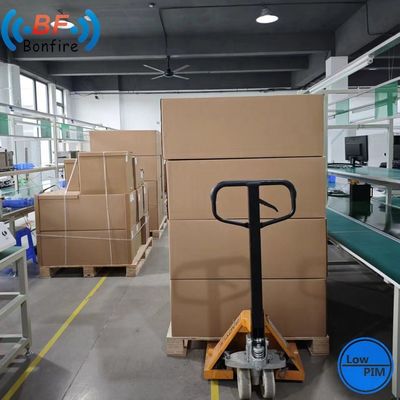 20dBi 듀얼 폴라라이즈드 2X2 MIMO 팩 패치 패널 5.8 GHz 안테나 698-4000MHz