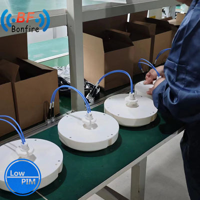 통신 안테나 1710-2700 3300-4000MHz 낮은 픽 MIMO 옴니 천장 안테나 0.400kg