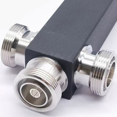 617-4000MHz DIN F 2/3/4 Way 낮은 Pim 반응력 높은 전력 분할기 야외 IP65