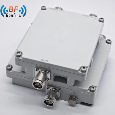 회색 로우 핑 4G 듀얼 컴바이너 1710-1880 1920-2170 2300-2400 2500-2700MHz 4.3-10 여성