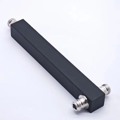 패키지 크기 22.00cm * 7.00cm * 4.00cm 고전력 N-F IP65 698-3800MHz 2중계 분할기