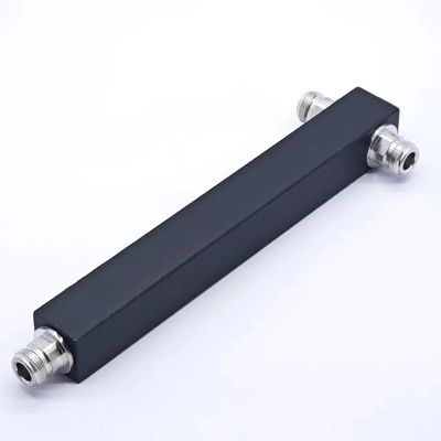 패키지 크기 22.00cm * 7.00cm * 4.00cm 고전력 N-F IP65 698-3800MHz 2중계 분할기