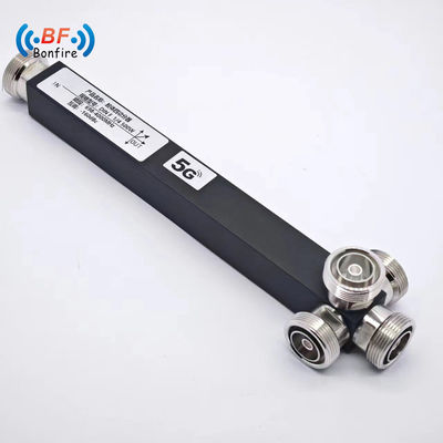 50W 4차원 전력 분할기 5000-6000MHz N 여성 IP60 맞춤형 회색/붉은/검은 옵션