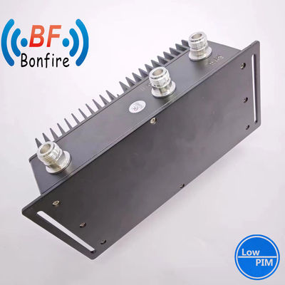 회색 698-3800MHz 3dB 하이브리드 커플러 4.3-10 여성 4 in 4 아웃 커블러 IP65 -160dbc