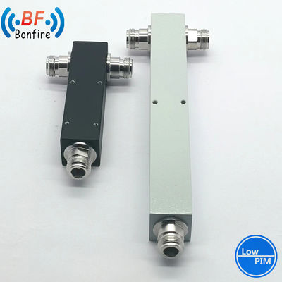 698-4000MHz 300N 여성형 커넥터 2차원 둥근 구멍 회색 RF 전력 분할기