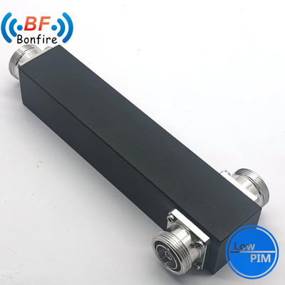 GFQ-XXXXXX 4 차원 반응 전력 분할기 698-3800MHz 실내/외부 IP65 300W 낮은 Pim