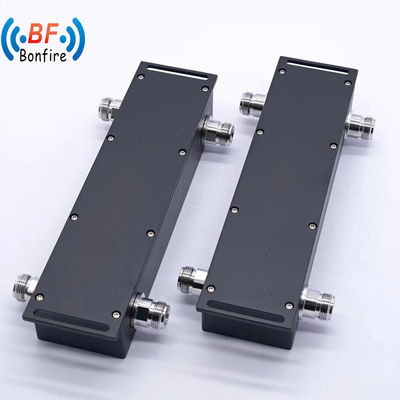 패키지 총 무게 0.780kg 회색/붉은/검은 698-4000MHz 수동 RF 2X2 하이브리드 조합기