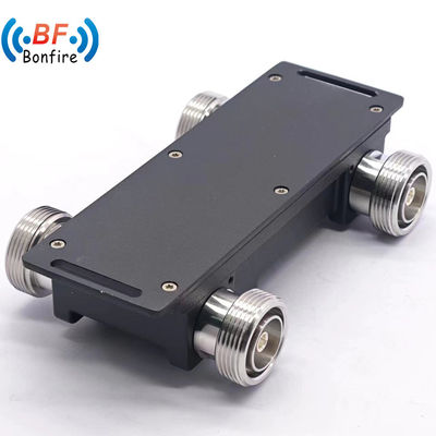빨간 DQ-XXXXX 617-3800MHz RF 하이브리드 컴바이너 2 1 4.3-10 커넥터와 PIM -160dbc