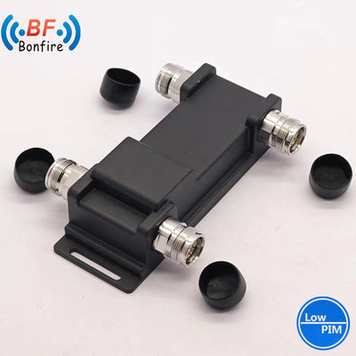 실내/외부 IP65 698-3800MHz 2X2 하이브리드 결합기 저 Pim -160dbc 2 in 2 아웃