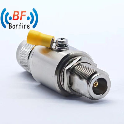 RF 듀얼 여성 케이블 커넥터 은색 SMA 잭에서 N 잭 방벽 번개 체포 전압 보호기 698-3800MHz