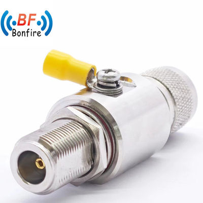 RF 듀얼 여성 케이블 커넥터 은색 SMA 잭에서 N 잭 방벽 번개 체포 전압 보호기 698-3800MHz