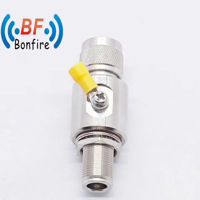 RF 듀얼 여성 케이블 커넥터 은색 SMA 잭에서 N 잭 방벽 번개 체포 전압 보호기 698-3800MHz