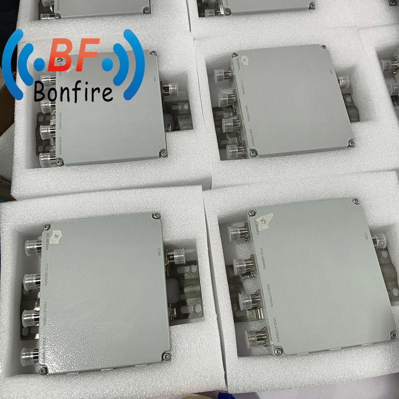 최상파 1710-2700MHz RF 로우 핑 쿼드플렉서 DIN 여성 -155dbc 쿼드 밴드 조합기 회색