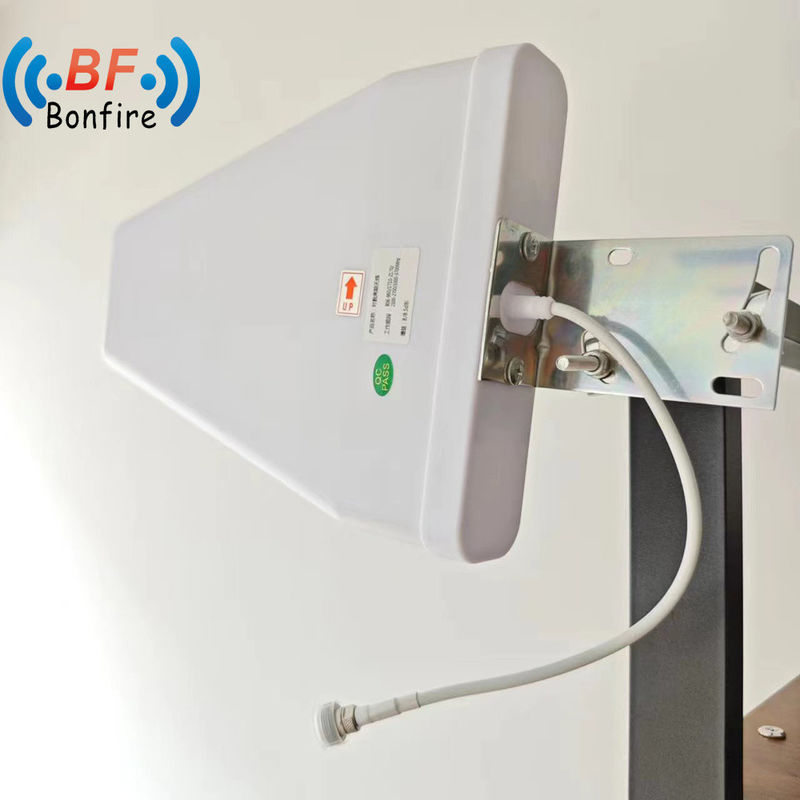 698-4000MHz 듀얼 포라라이즈드 2X2 MIMO 장치 패치 패널 안테나 OEM / ODM 생산