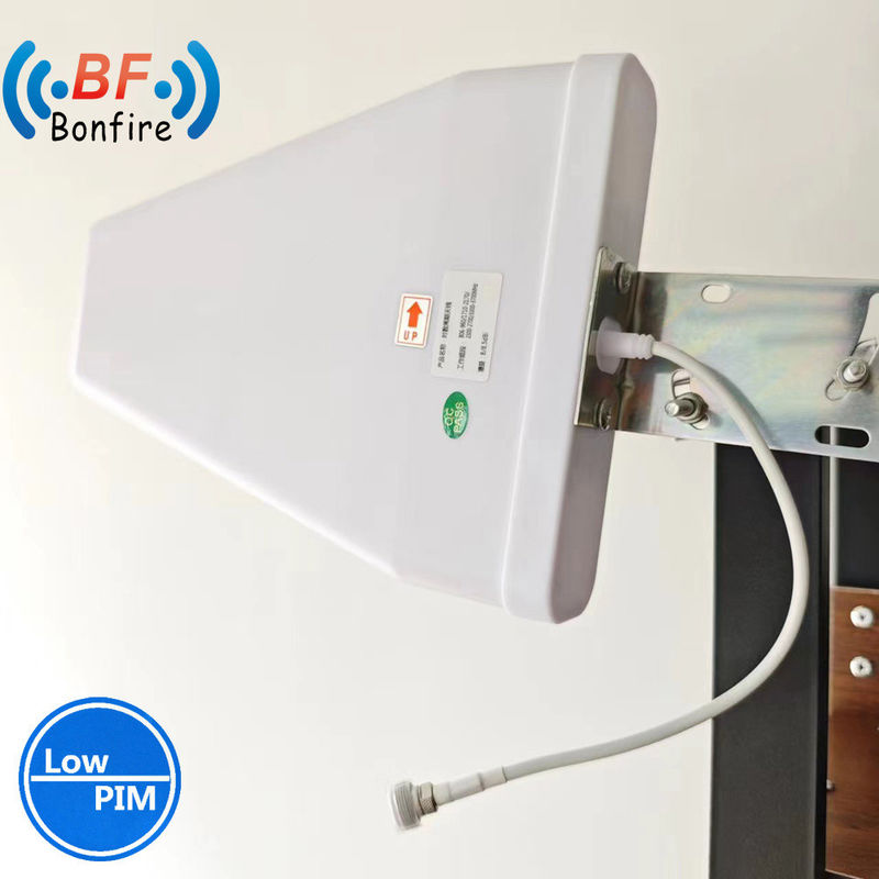 흰색 실내용 높은 가이인 VHF 698-4000MHz 옴니 천장 안테나