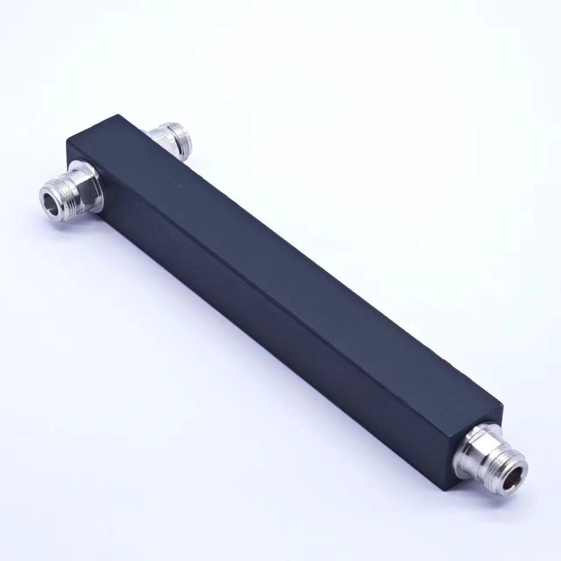 패키지 크기 22.00cm * 7.00cm * 4.00cm 고전력 N-F IP65 698-3800MHz 2중계 분할기