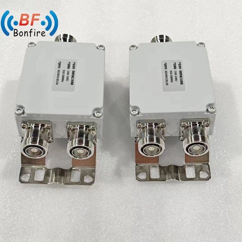 낮은 PIM -160dbc 듀얼 대역 결합기 2300-2400 2500-2700MHz DIN 여성 커넥터