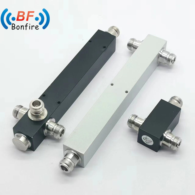 회색 50W RF 2 차원 전력 분할기 전력 분할기 통신 시스템용 698-3800MHz