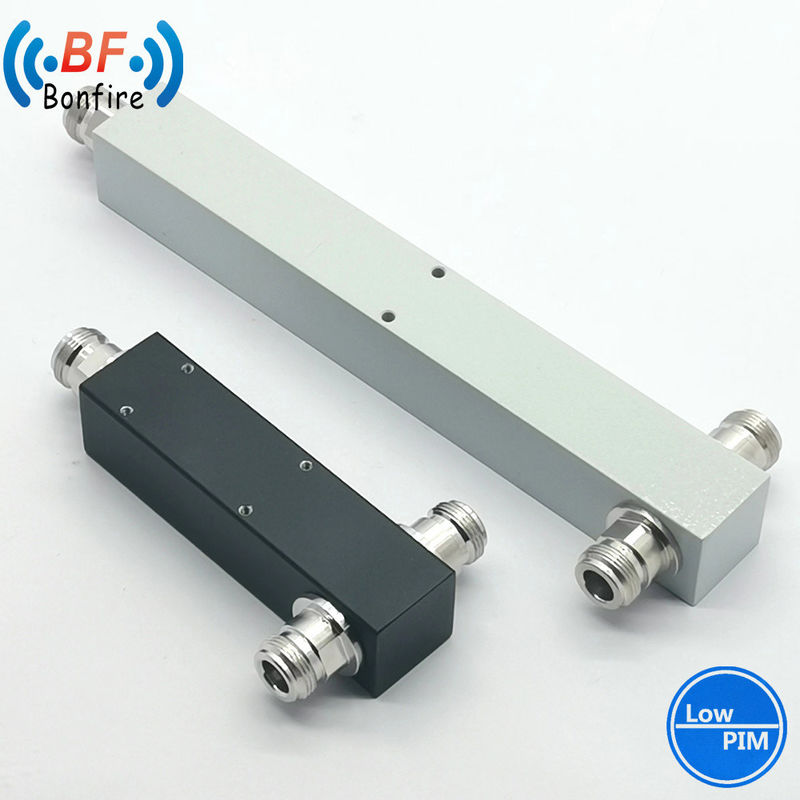 698-4000MHz 300N 여성형 커넥터 2차원 둥근 구멍 회색 RF 전력 분할기