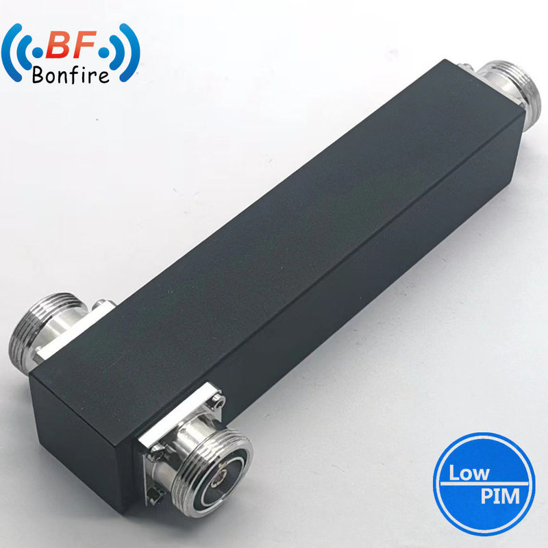 GFQ-XXXXXX 4 차원 반응 전력 분할기 698-3800MHz 실내/외부 IP65 300W 낮은 Pim