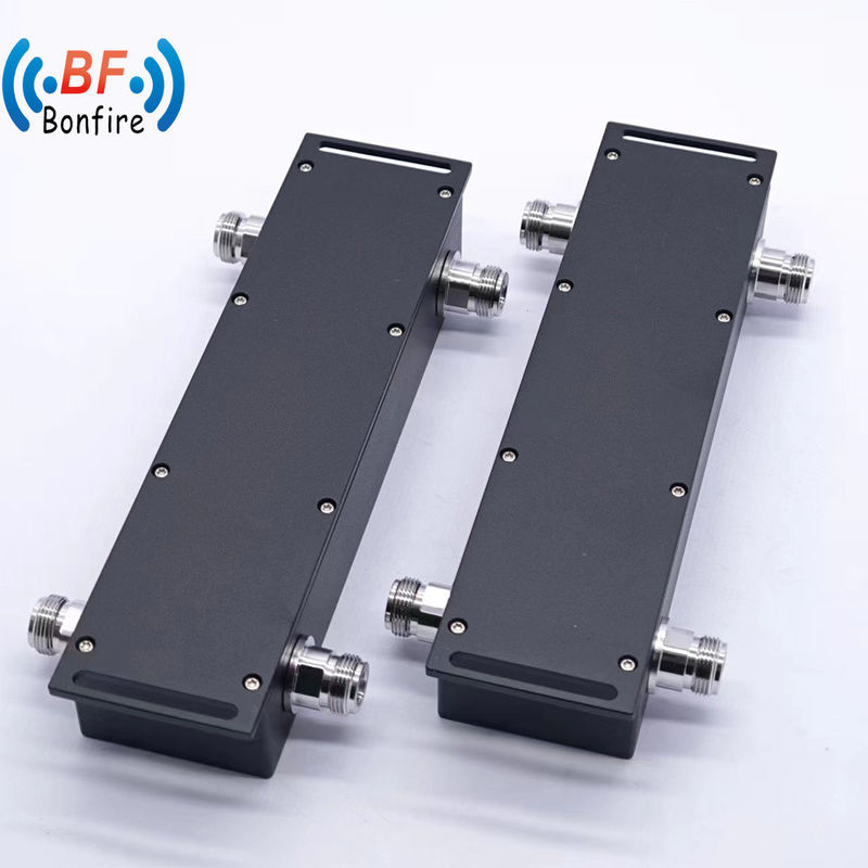 패키지 총 무게 0.780kg 회색/붉은/검은 698-4000MHz 수동 RF 2X2 하이브리드 조합기