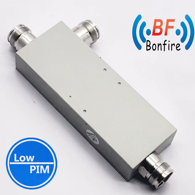 300W N 여성 실내/외부 IP65 낮은 Vswr 698-2700MHz 방향 결합 칸막이 결합